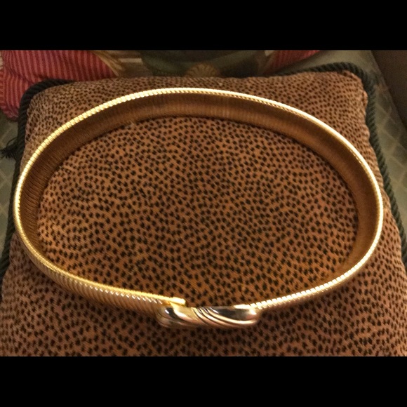80s gold slinky stretch belt. Hook closure Carrie Bradshaw vibes. - Picture 3 of 7